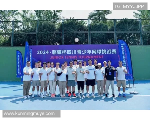 成都网球队以54分领跑杯赛积分榜展现强劲实力和团队合作精神