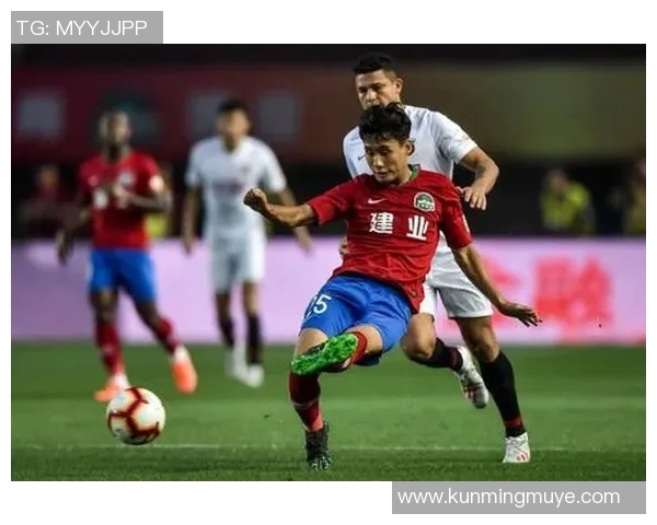 恒大与上港激战正酣中超焦点之战引发球迷热议与期待