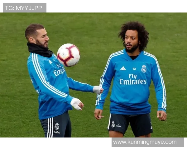 本泽马：从天赋少年到世界足坛巨星的传奇之路